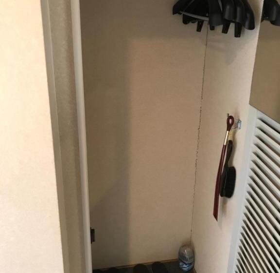 غرفة قياسية, Muroran Hills