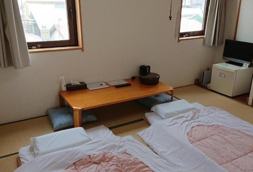 غرفة قياسية, Muroran Hills