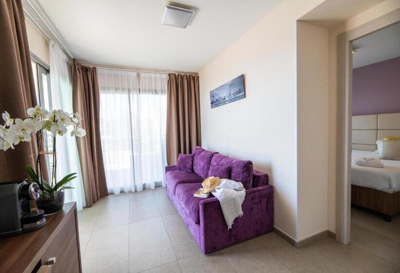 سوئیت رویال, Port Toga