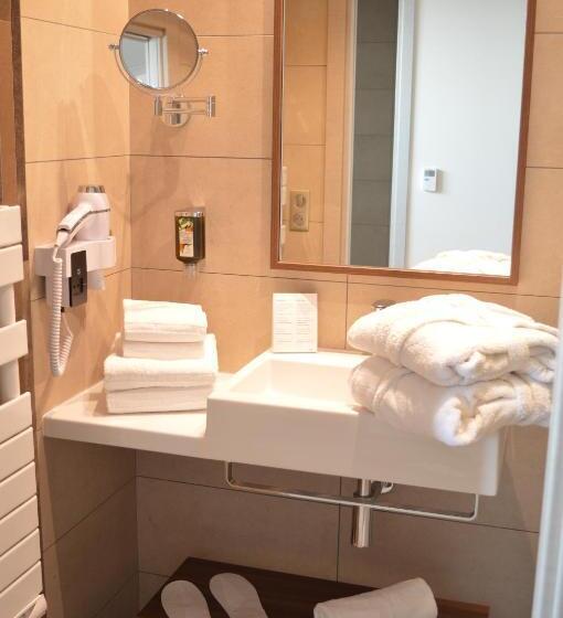 اتاق راحتی سه تخته, Port Toga