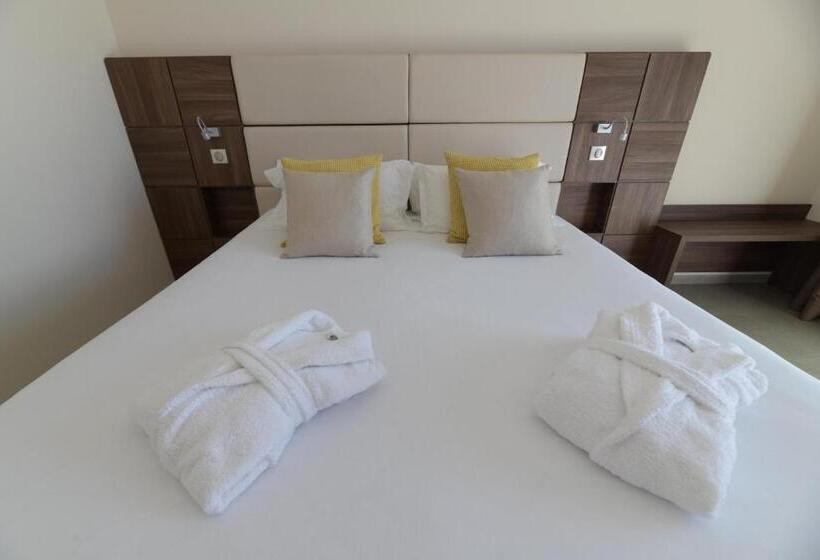 اتاق پرستیژ, Port Toga