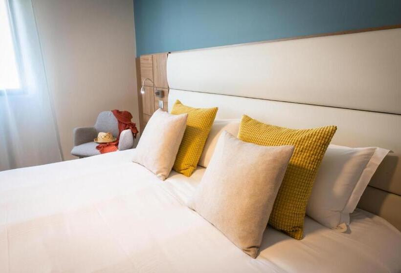 اتاق پرستیژ, Port Toga