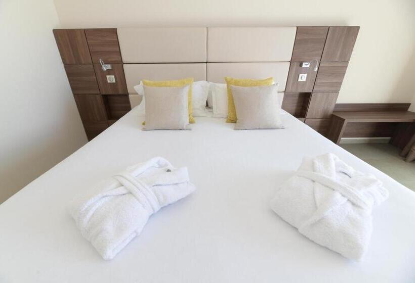 سوییت جونیور با چشمانداز دریا, Port Toga