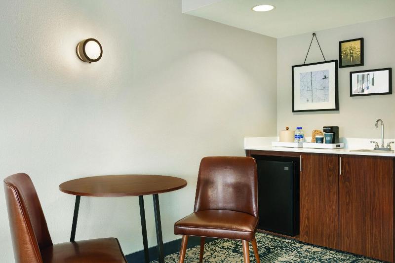 اتاق راحتی, Port Toga