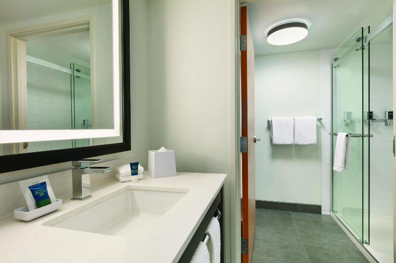 اتاق راحتی, Port Toga