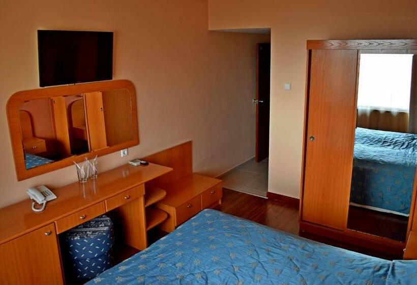 غرفة سوبيريور مطلّة علي البحر مزودة بشُرفة, Royal Beach