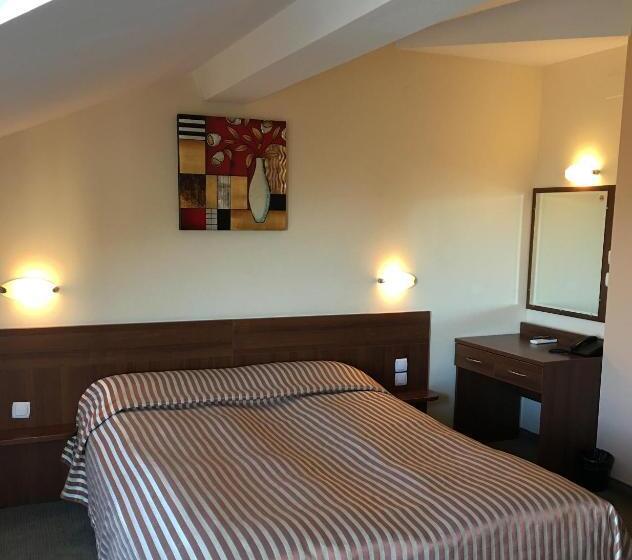 إستوديو قياسى مطل على البحر, Royal Beach