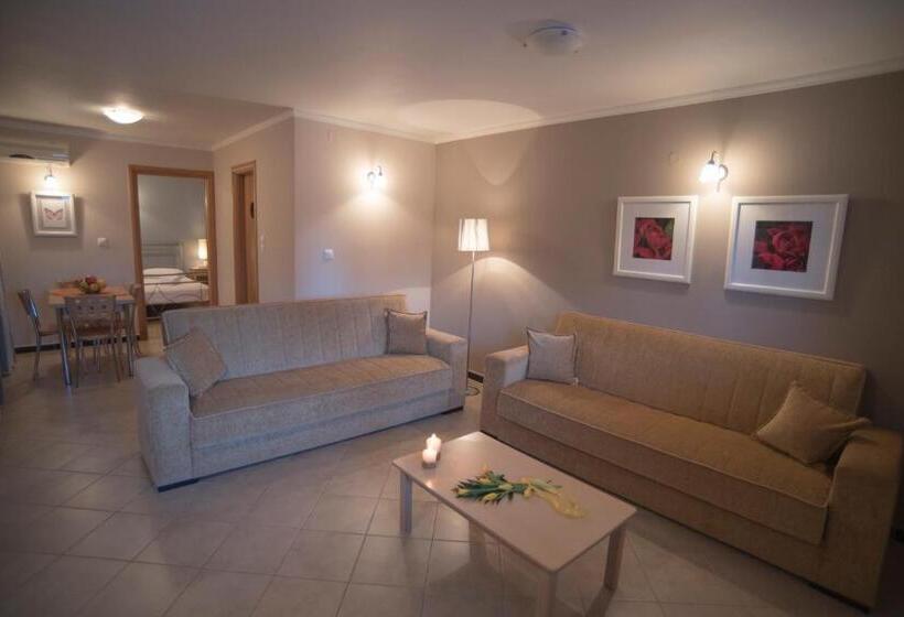 דירת חדר, Villa Theodora