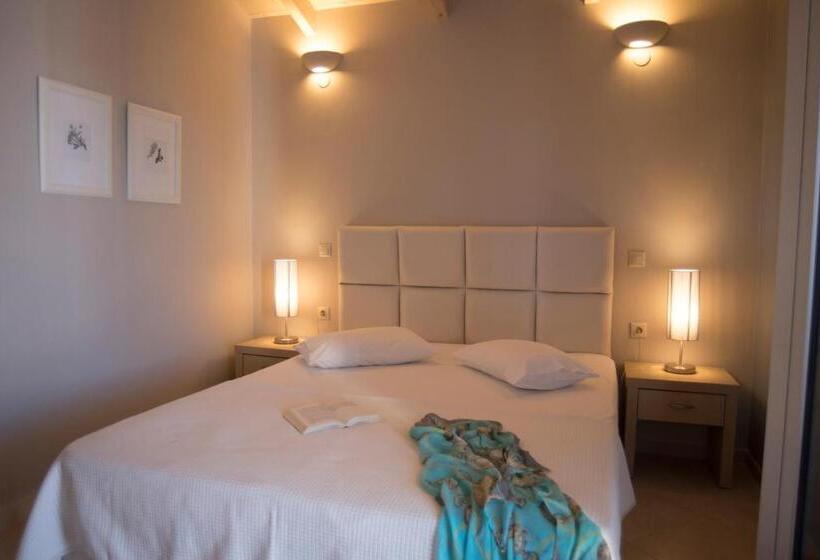 דירת שלושה חדרים, Villa Theodora