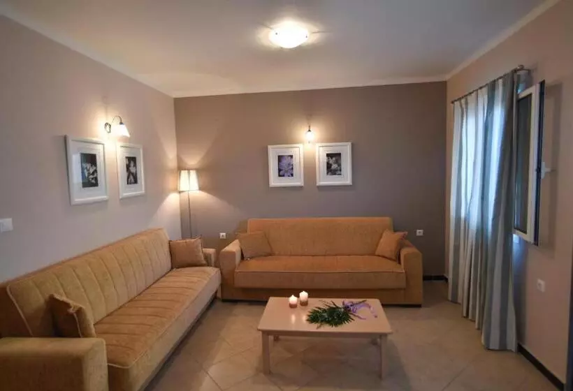 ３ベッドルームアパートメント, Villa Theodora