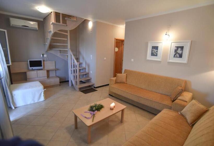 דירת שלושה חדרים, Villa Theodora