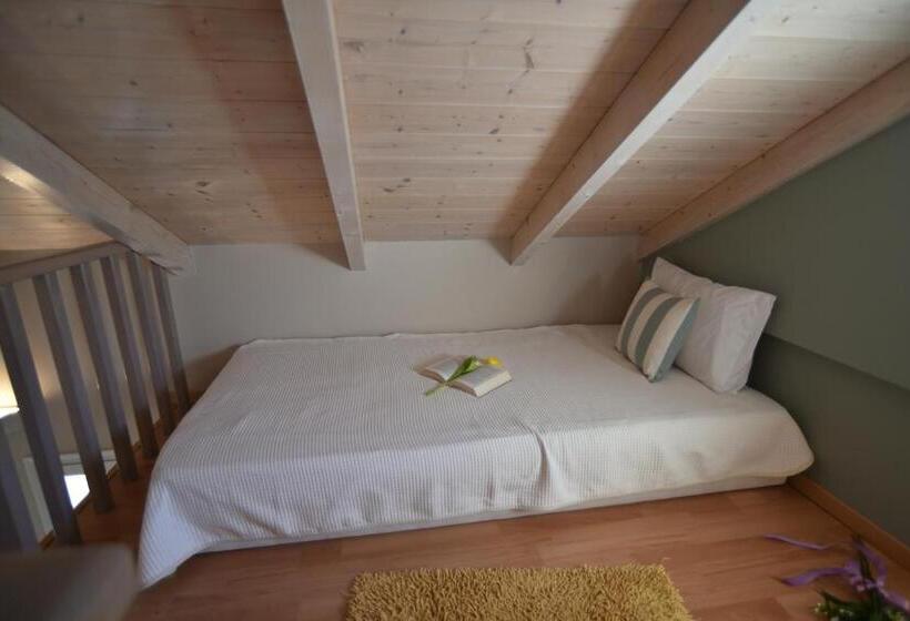 חדר אקונומי לארבעה, Villa Theodora