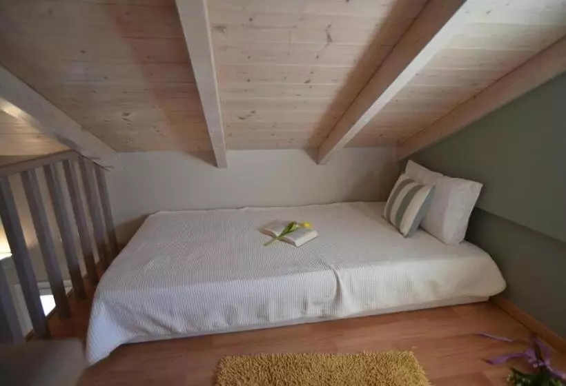 エコノミー４人部屋, Villa Theodora