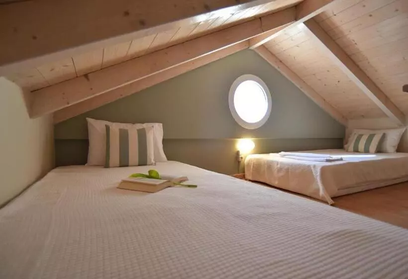 エコノミー４人部屋, Villa Theodora