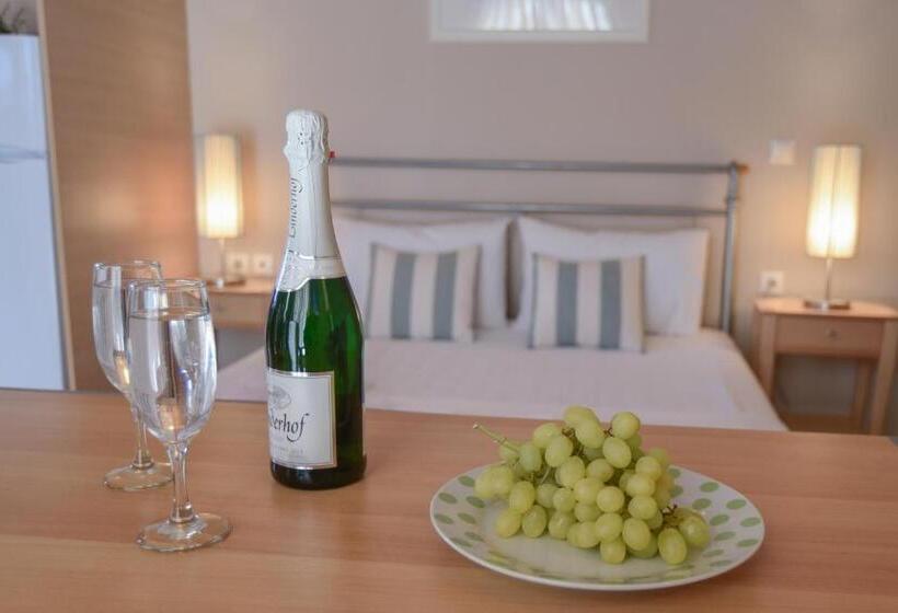 Четырехместный Номер Economy, Villa Theodora