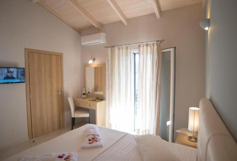 דירת שלושה חדרים, Villa Theodora