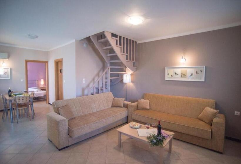 דירת שלושה חדרים, Villa Theodora