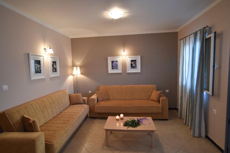 דירת חדר, Villa Theodora