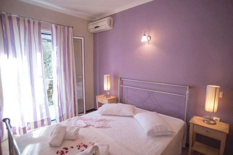 דירת חדר, Villa Theodora