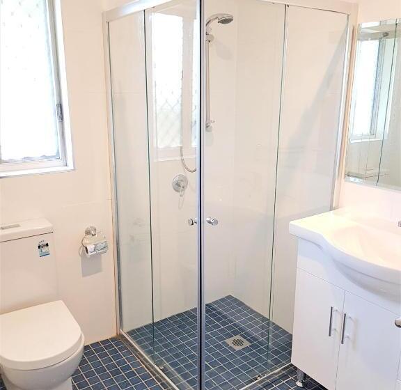 חדר משפחתי, Maria Motel