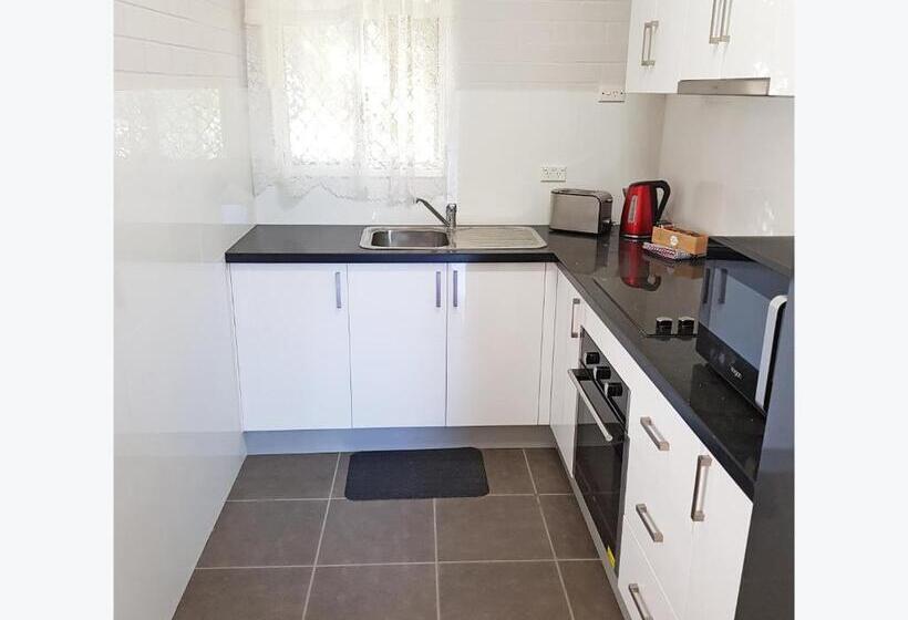 חדר משפחתי, Maria Motel