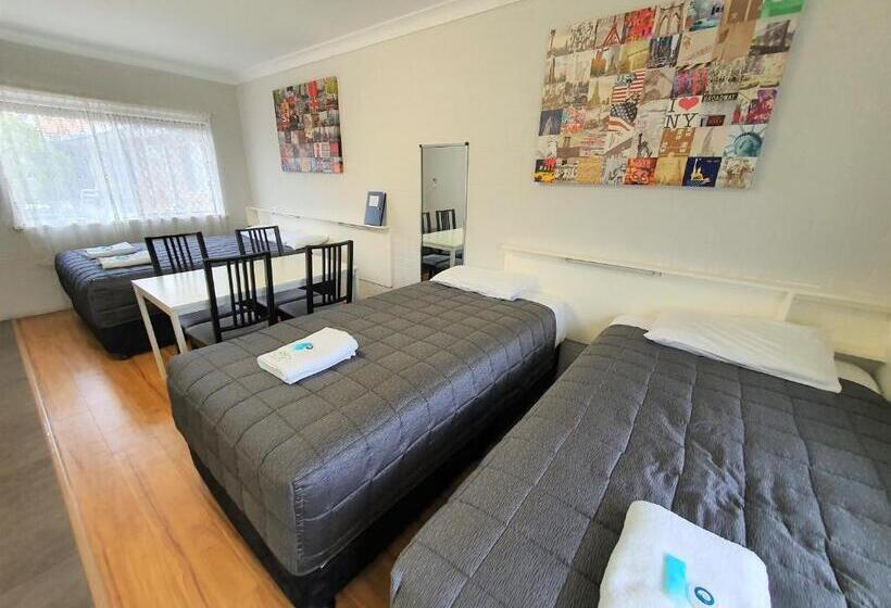 חדר סטנדרט לשלושה, Maria Motel