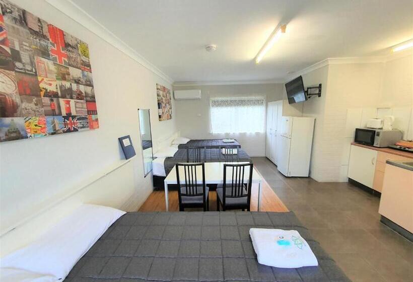 חדר סטנדרט לשלושה, Maria Motel