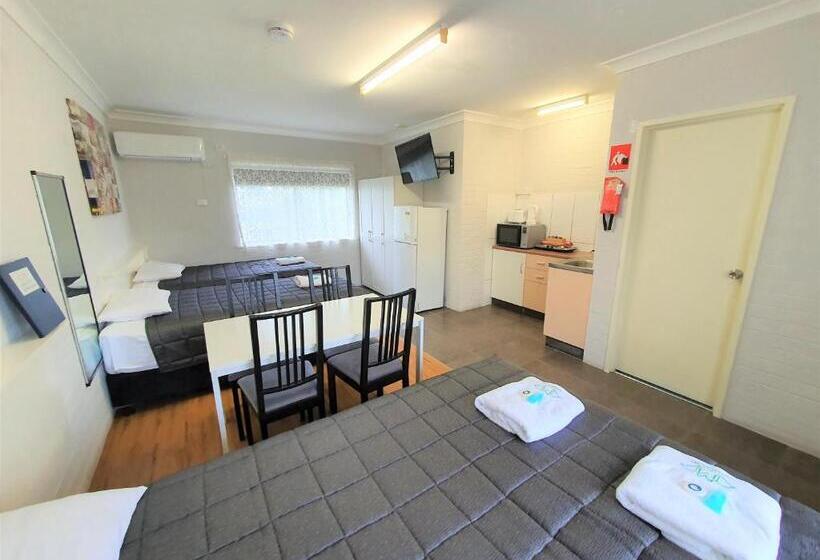 חדר סטנדרט לשלושה, Maria Motel