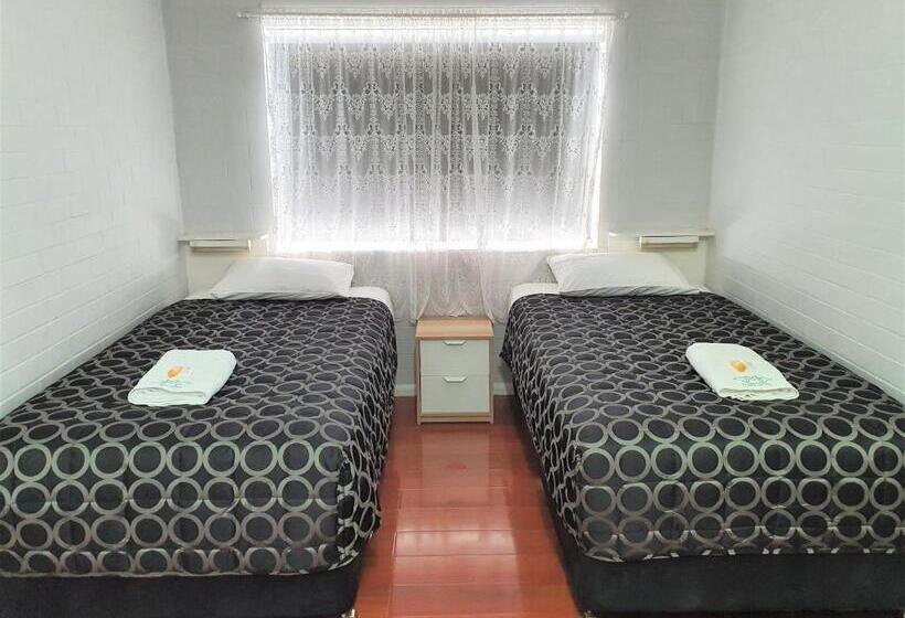 חדר משפחתי, Maria Motel