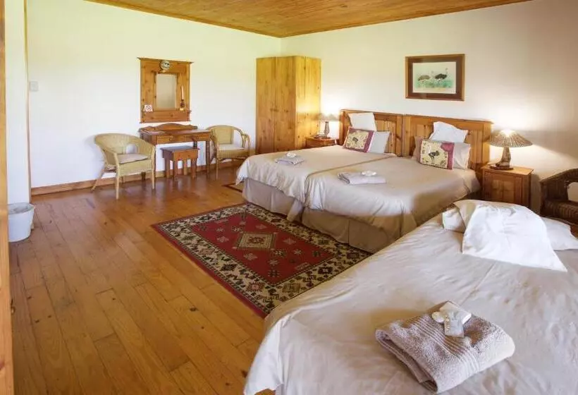 Standard Kolmen Hengen Huone, Mentors Country Estate