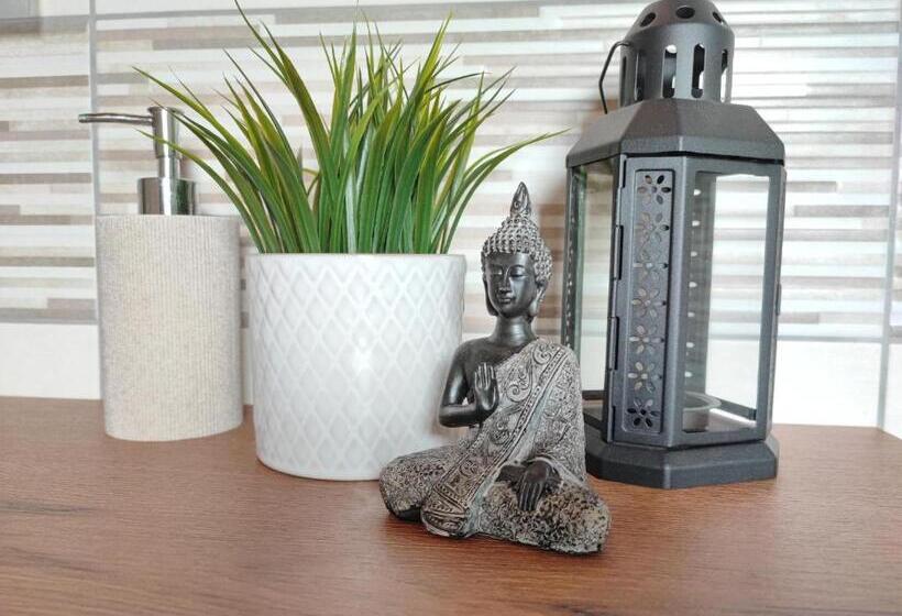 غرفة قياسية ثلاثية مع حمام خارجي, Desideria Rooms Bed And Breakfast