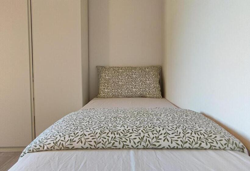 غرفة قياسية ثلاثية مع حمام خارجي, Desideria Rooms Bed And Breakfast