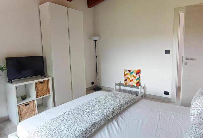 غرفة قياسية ثلاثية مع حمام خارجي, Desideria Rooms Bed And Breakfast