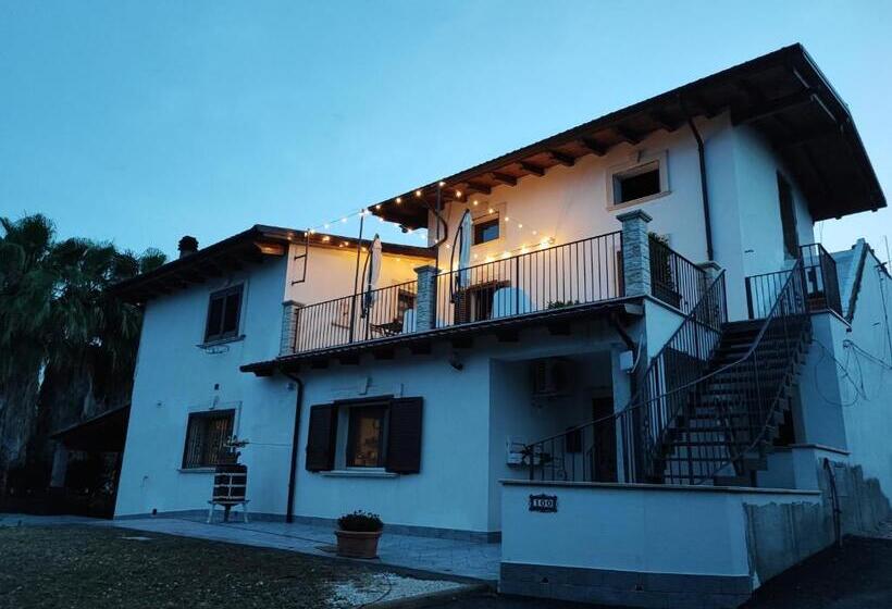 Стандартный внешний трехместный номер с ванной комнатой, Desideria Rooms Bed And Breakfast