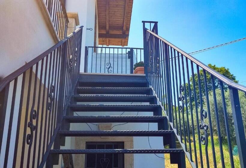 غرفة قياسية ثلاثية مع حمام خارجي, Desideria Rooms Bed And Breakfast