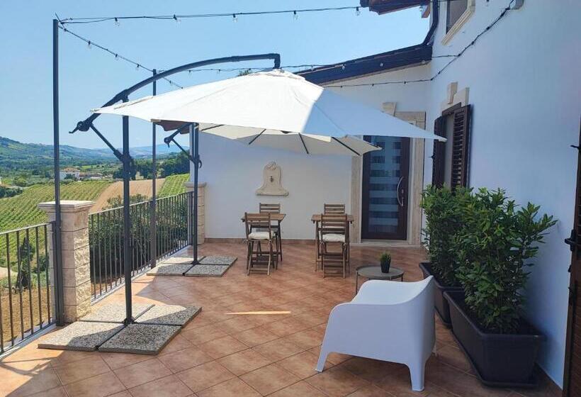 غرفة قياسية ثلاثية مع حمام خارجي, Desideria Rooms Bed And Breakfast