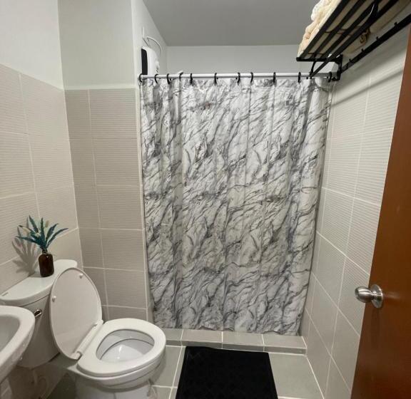 استودیوی استاندارد, Gravins616 Condo Bcd