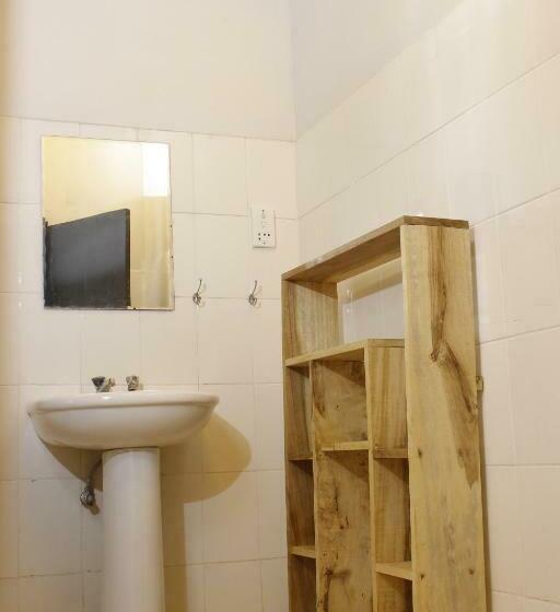 חדר סטנדרט, Walk With Us Africa