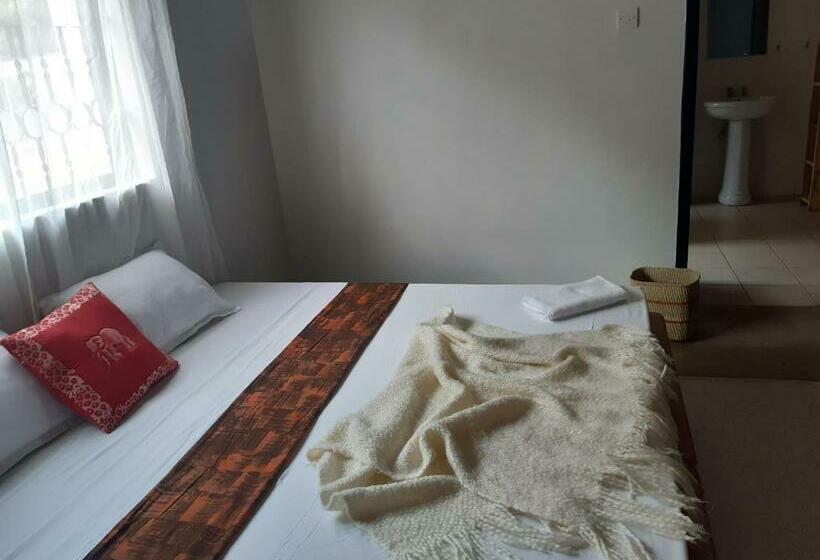 חדר סטנדרט, Walk With Us Africa