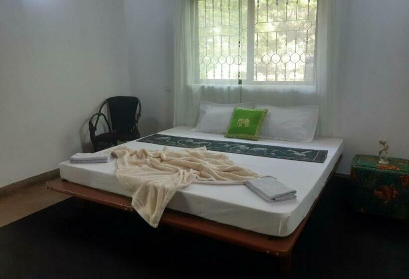 חדר סטנדרט, Walk With Us Africa