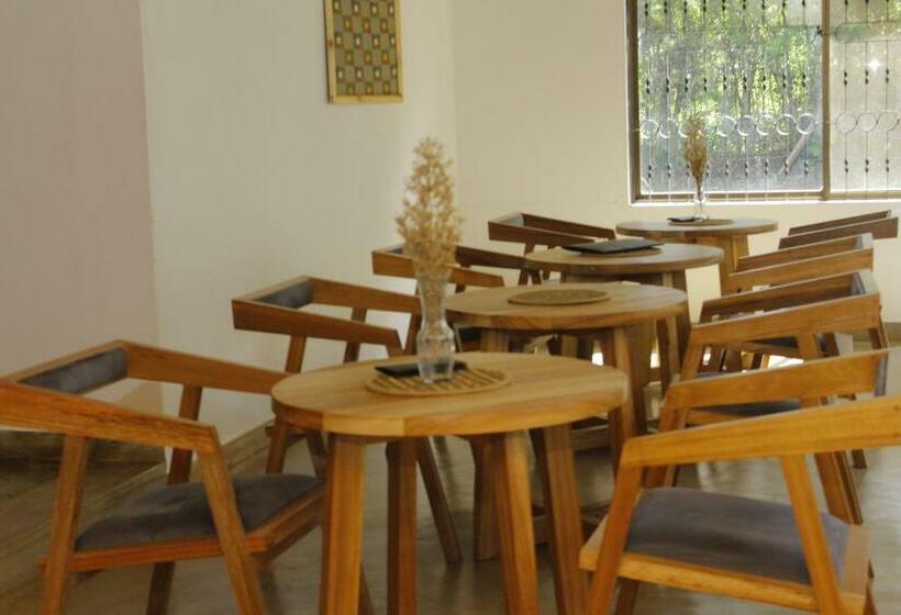 חדר סטנדרט, Walk With Us Africa