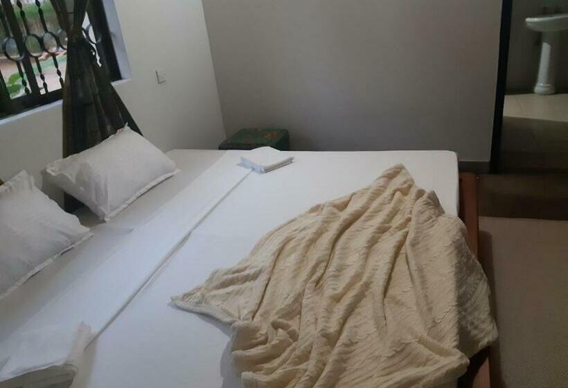 חדר משפחתי, Walk With Us Africa