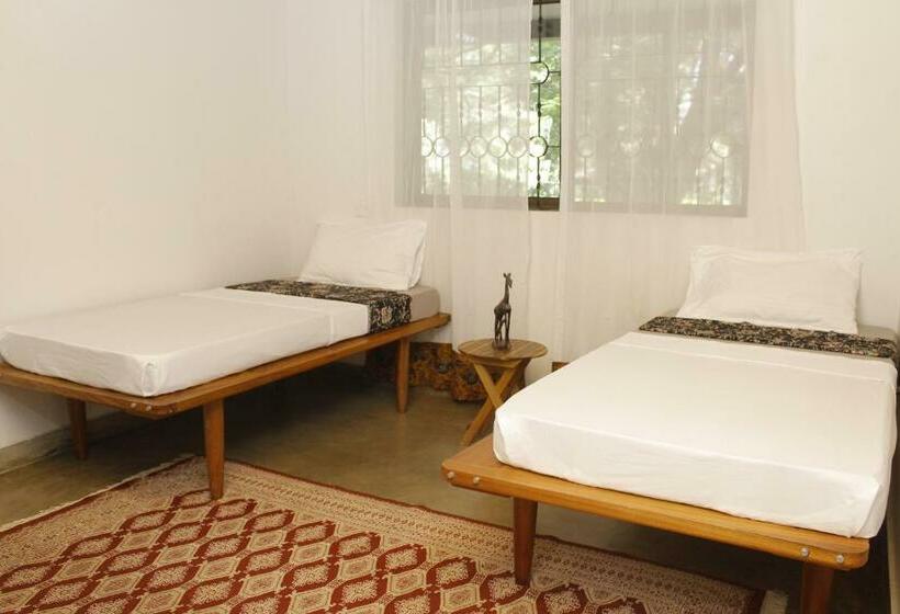 חדר אקונומי, Walk With Us Africa