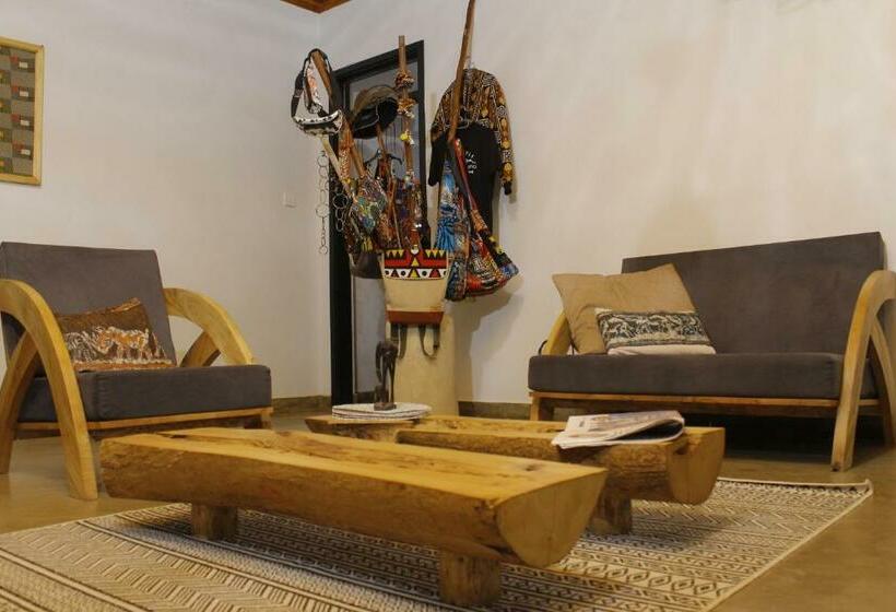 חדר אקונומי, Walk With Us Africa