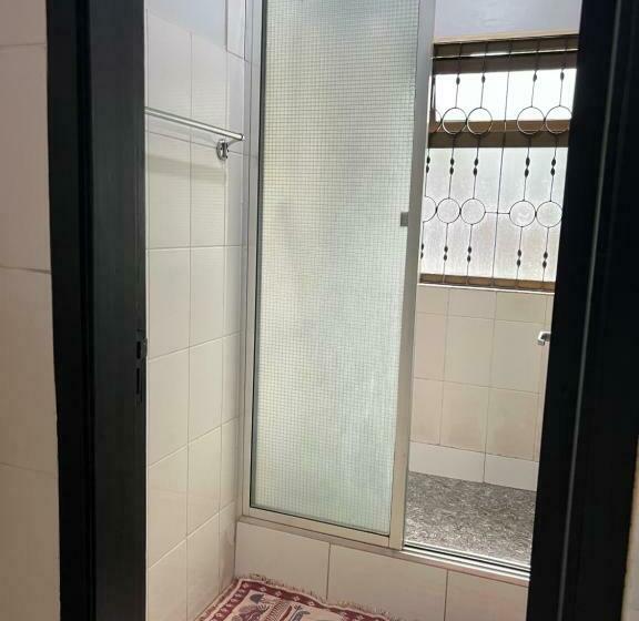 חדר סטנדרט, Walk With Us Africa