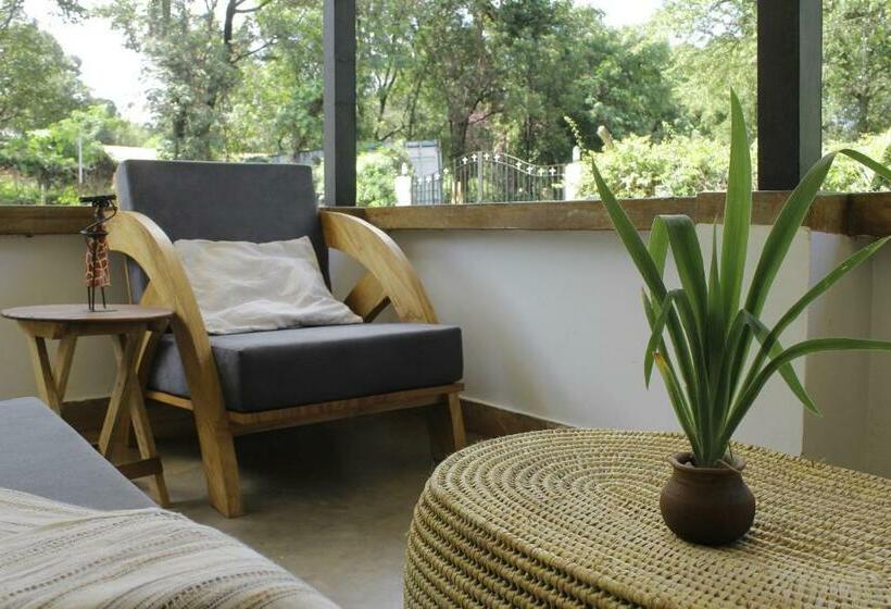 חדר סטנדרט, Walk With Us Africa