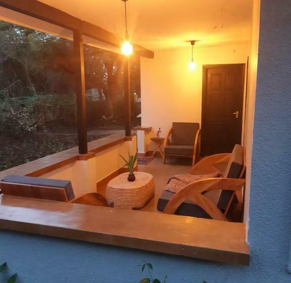 חדר משפחתי, Walk With Us Africa