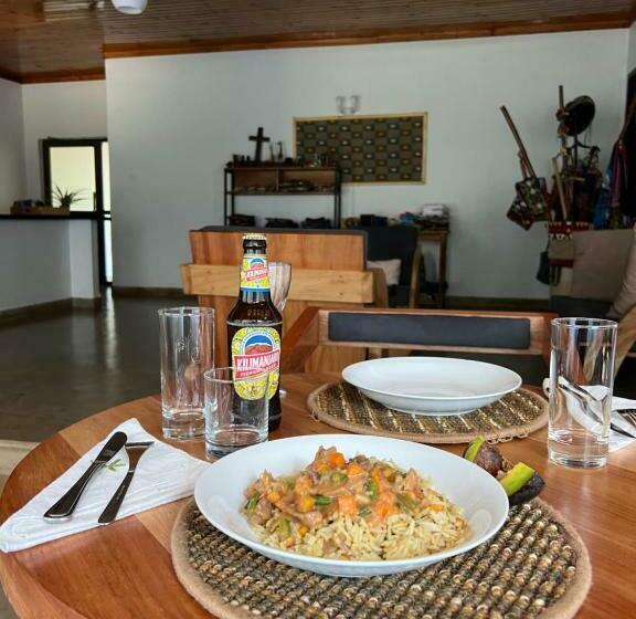 חדר משפחתי, Walk With Us Africa