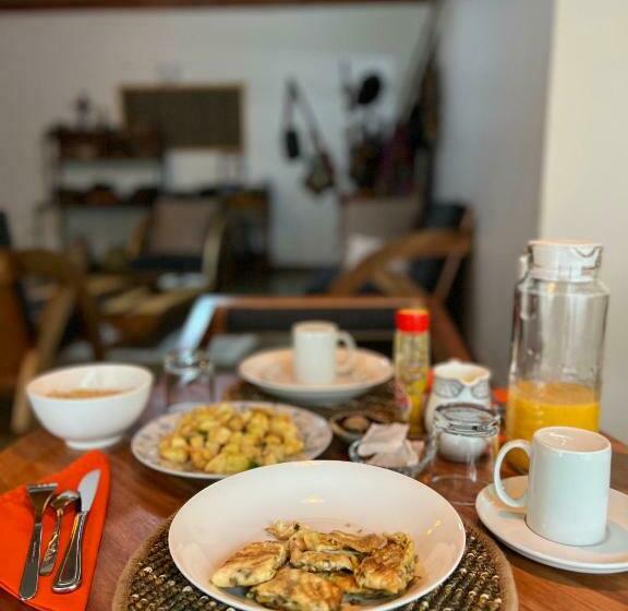 חדר משפחתי, Walk With Us Africa