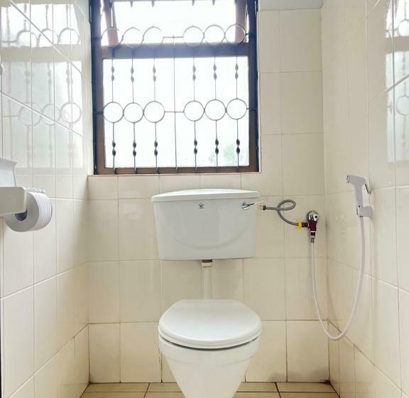 חדר אקונומי, Walk With Us Africa